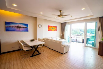 Apartment mit zwei Schlafzimmern, Balkon und Meerblick — Seaside Haven Karon